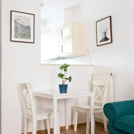 Lovag Apartment *